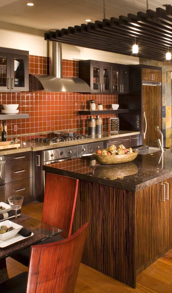 Ламинат на полу в кухне