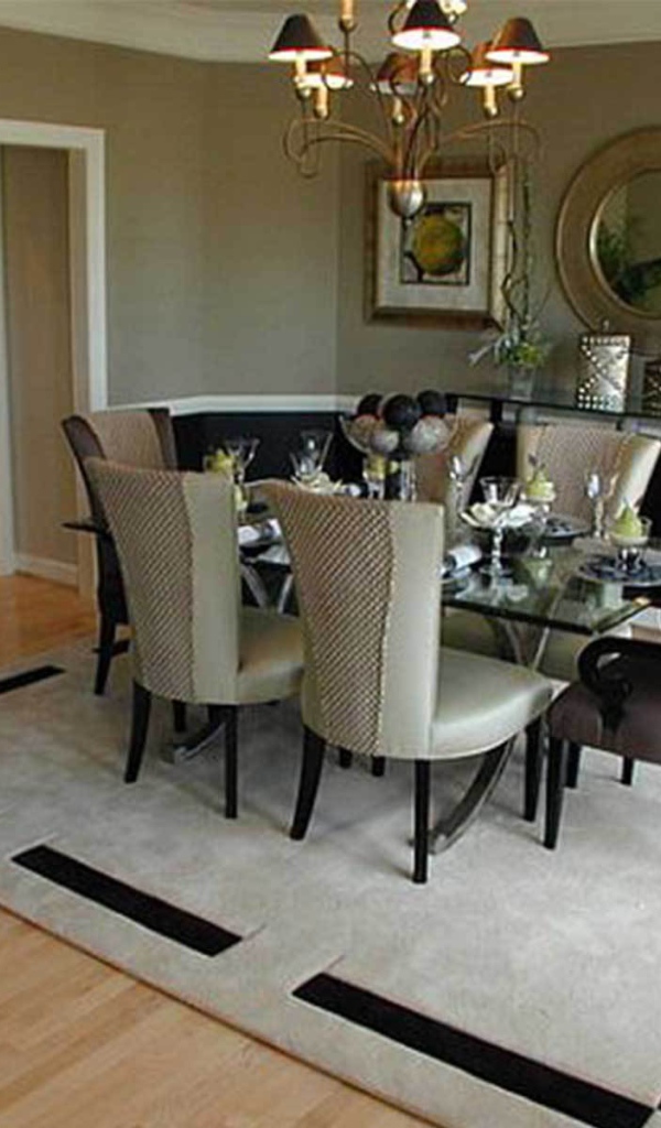 Большой ковер в столовой