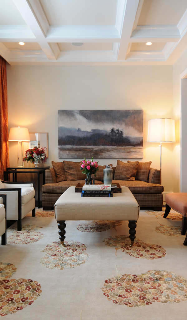 Большой ковер в гостиной