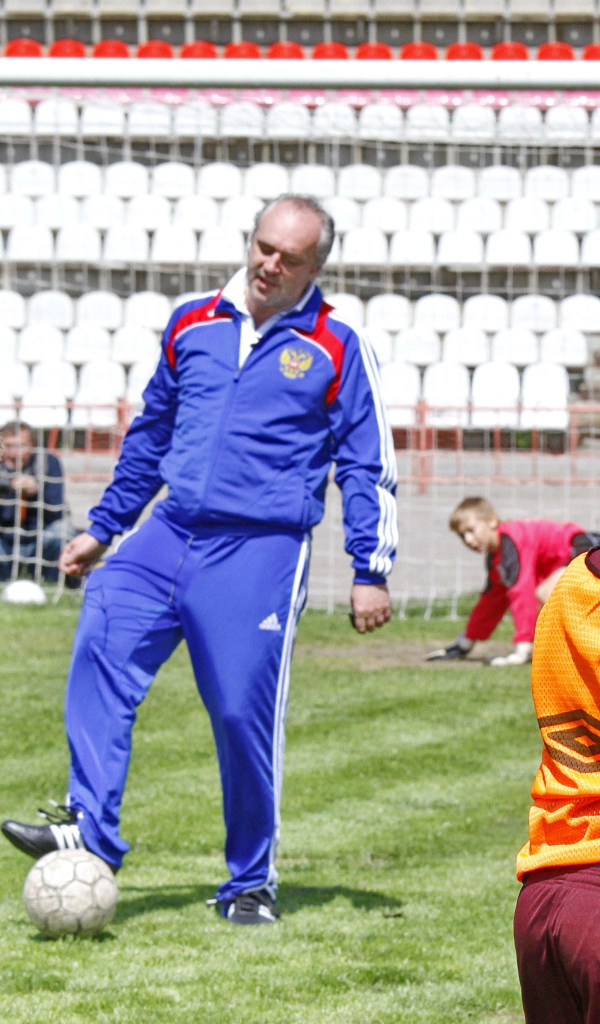 Легендарный вратарь Игорь Шалимов с юными футболистами