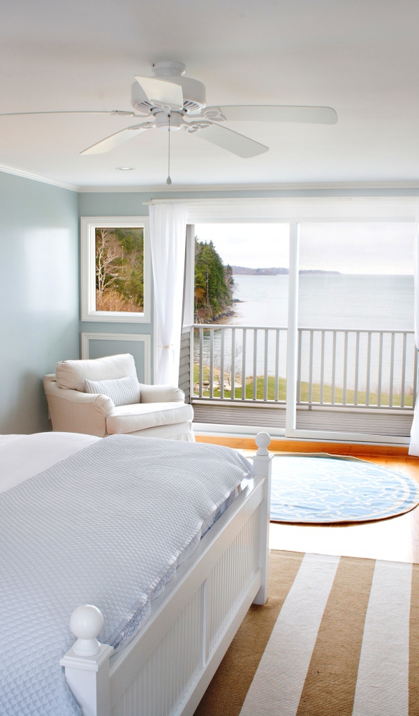 Светло голубой цвет в спальне