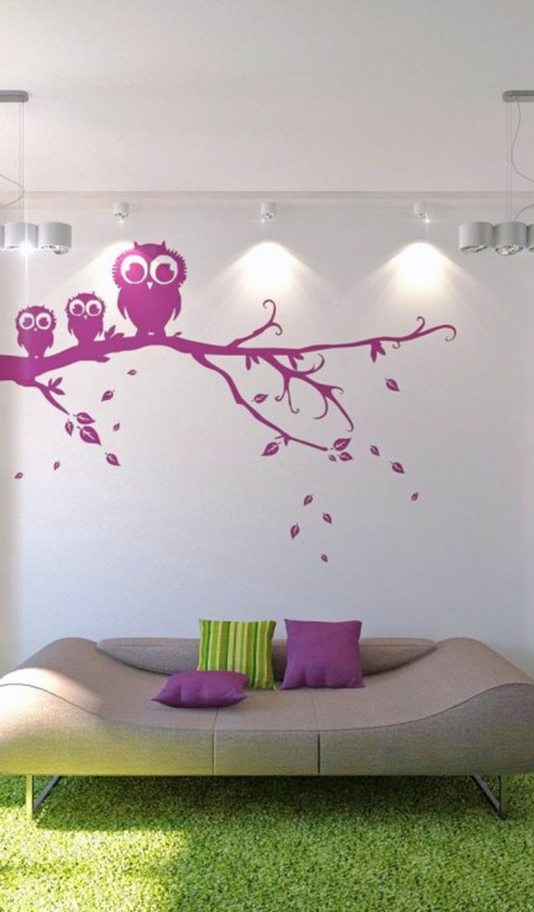 Сиреневая аппликация на стене в детской