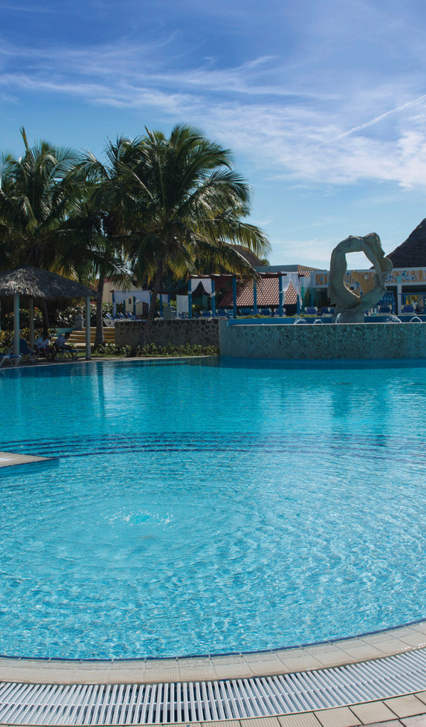 Роскошный бассейн на курорте Кайо Коко, Куба