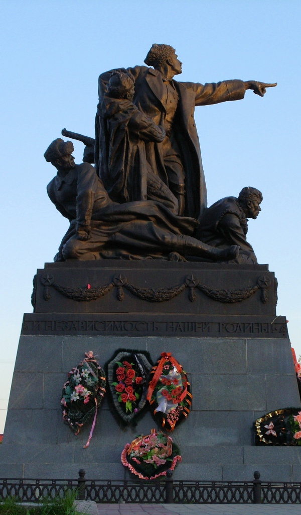 Памятник Ефремову М.Г. Днепропетровск