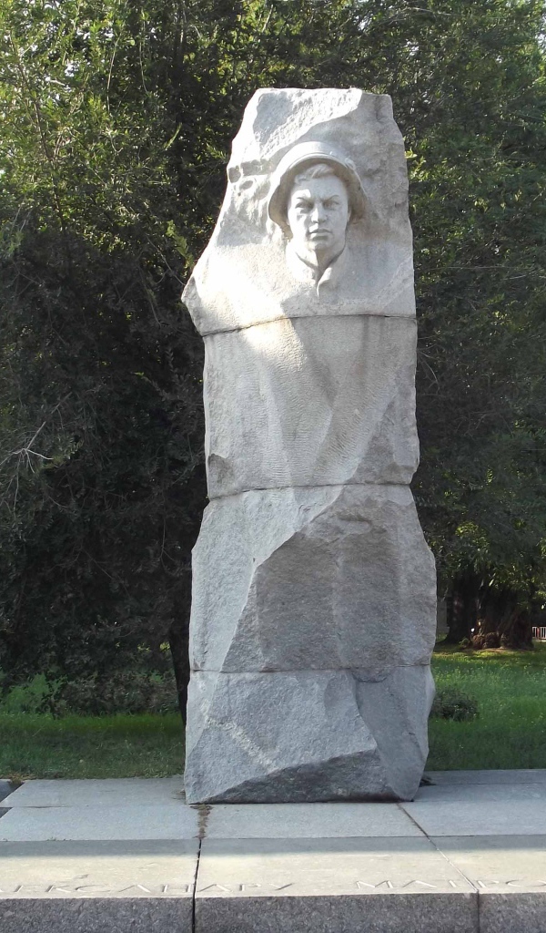 Памятник Александру Матросову Днепропетровск