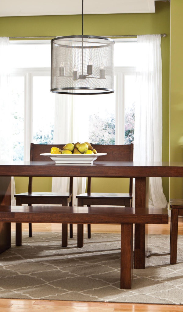 Оливковые стены в столовой