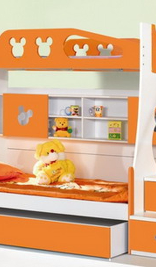 Оранжевая кровать в детской комнате