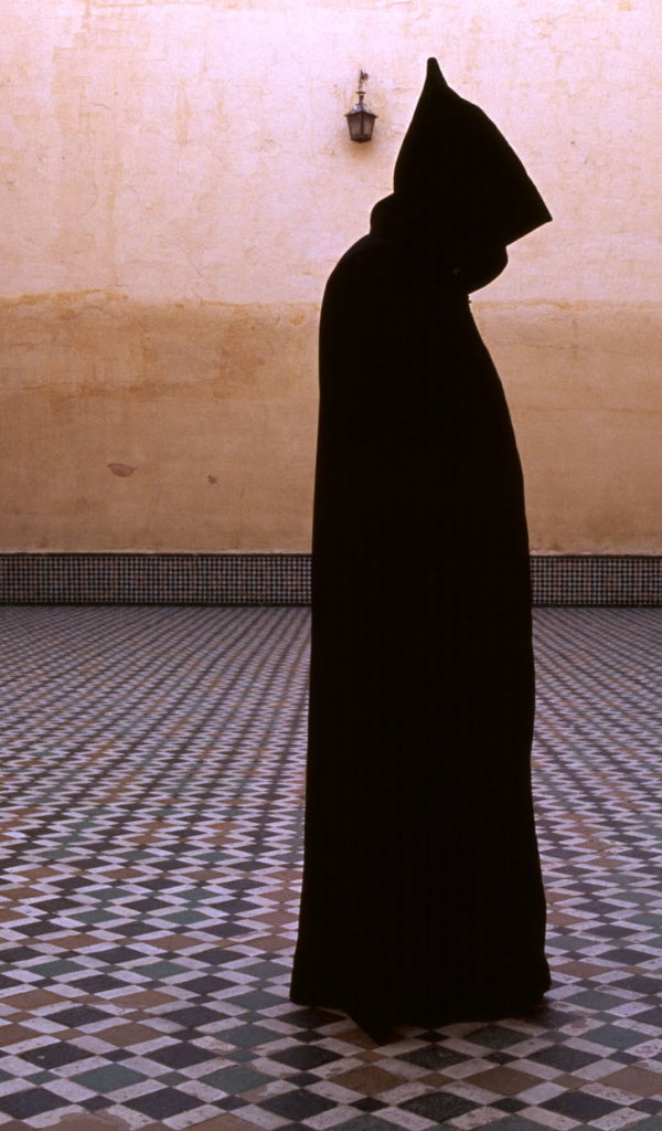 Фотография Женщина в черном