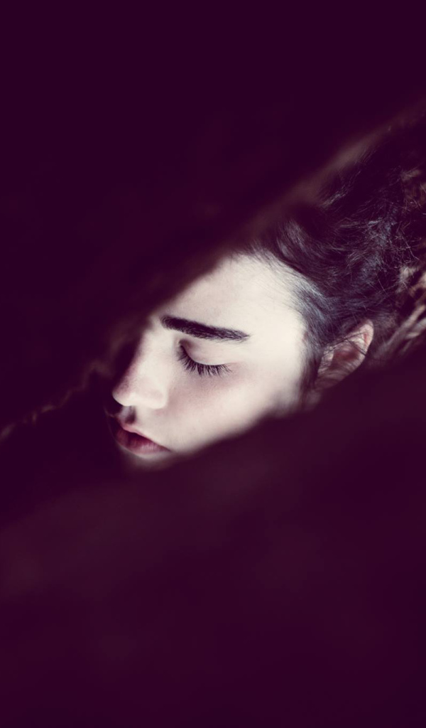 Фотография Женщина в темноте