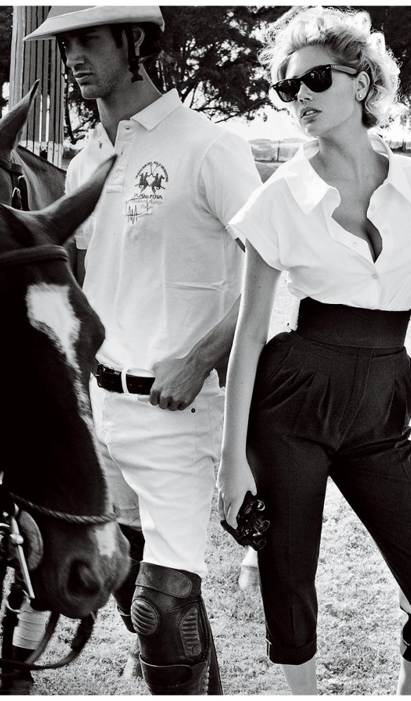 Фотография девушка с лошадьми