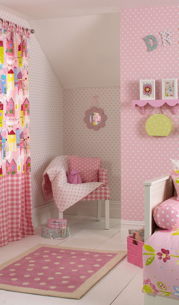 Бело розовый стиль оформления детской