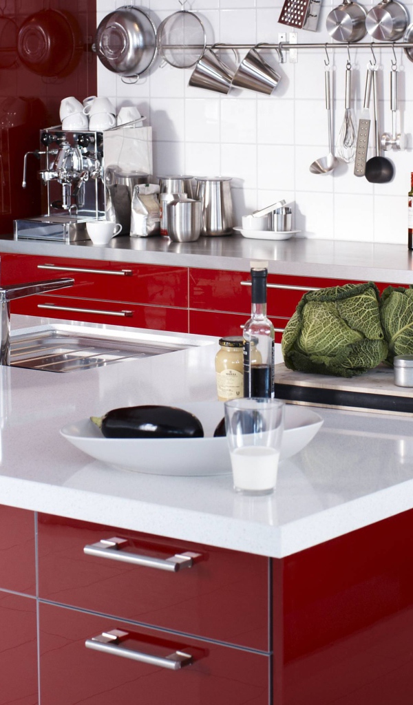 Красный цвет кухни