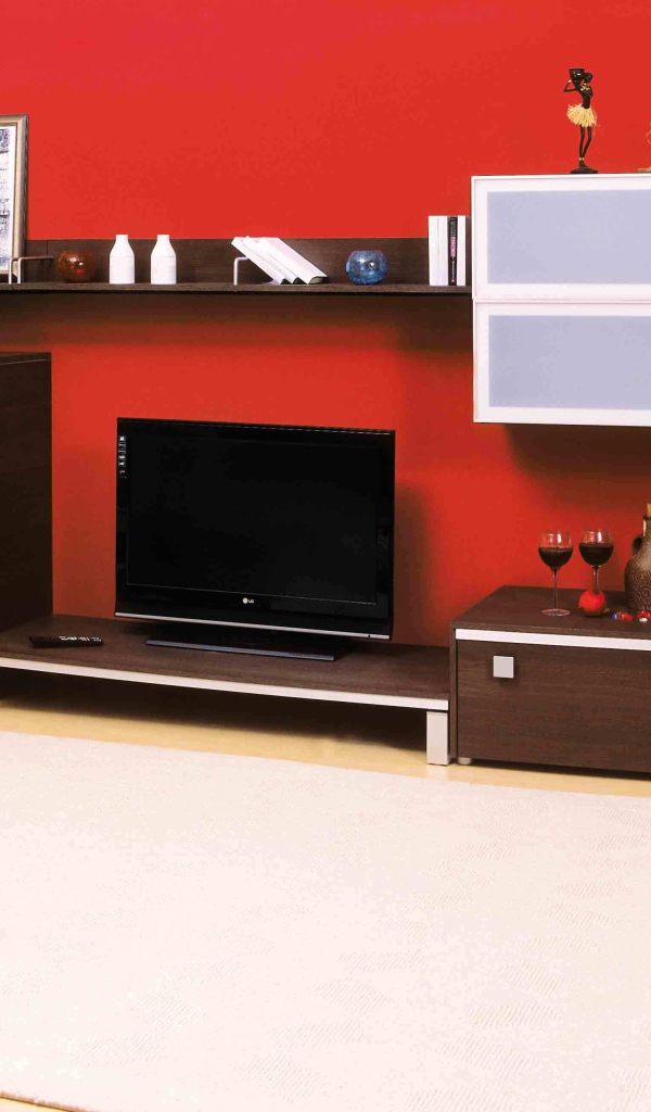 Красная стена в гостиной