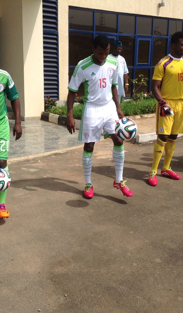 Шоу игроков сборной Нигерии на Чемпионате мира по футболу в Бразилии 2014