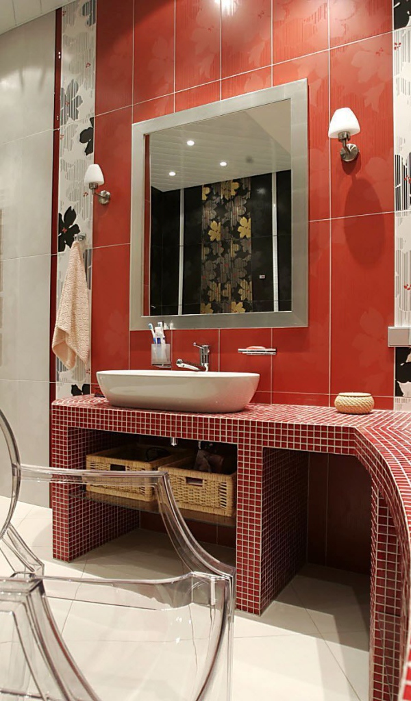 Мелкие красные плитки для ванной