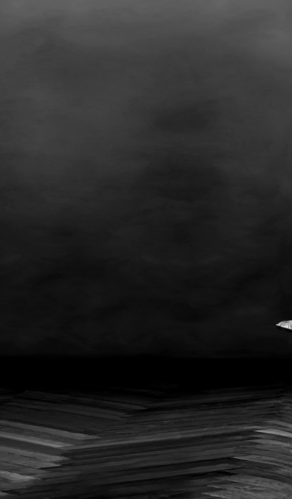 Спортивная девушка на диване