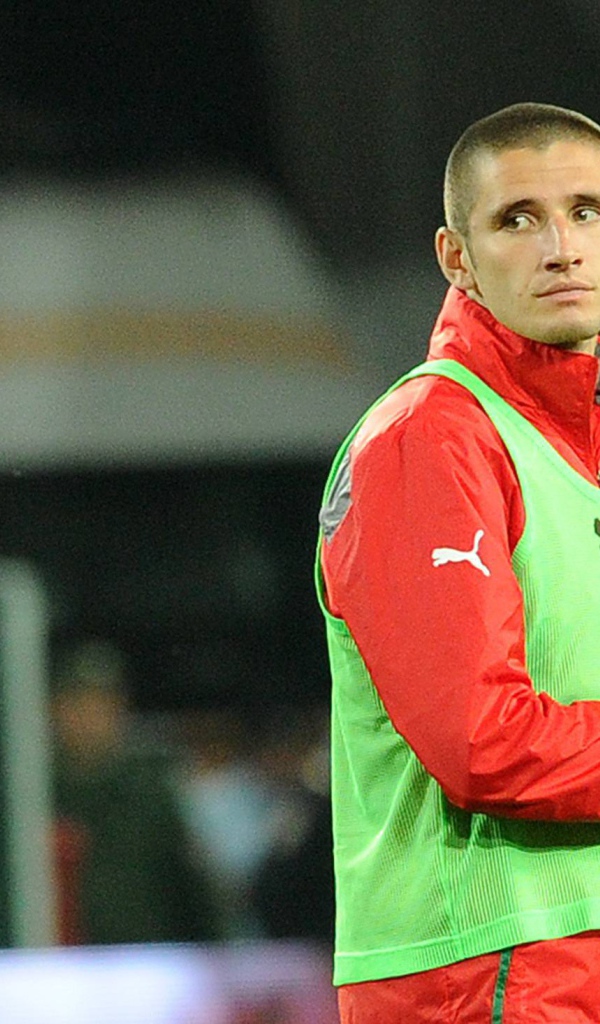 Тарас Бурлак защитник Локомотива на поле