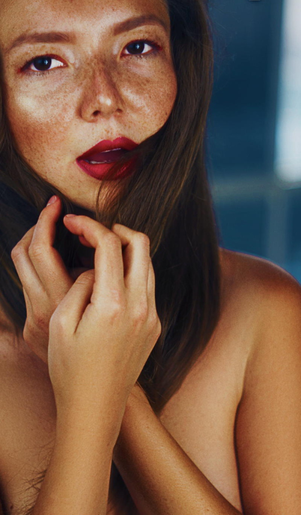 Фотография девушки брюнетки