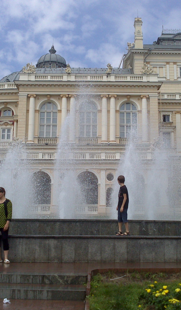 Фонтан у Оперного театра