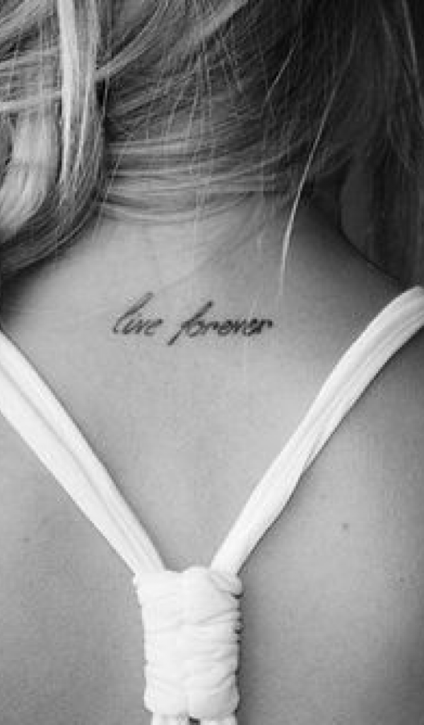 Надпись тату на шее