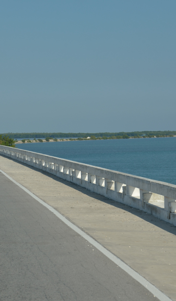 Дорога на побережье на курорте Кайо Санта Мария, Куба