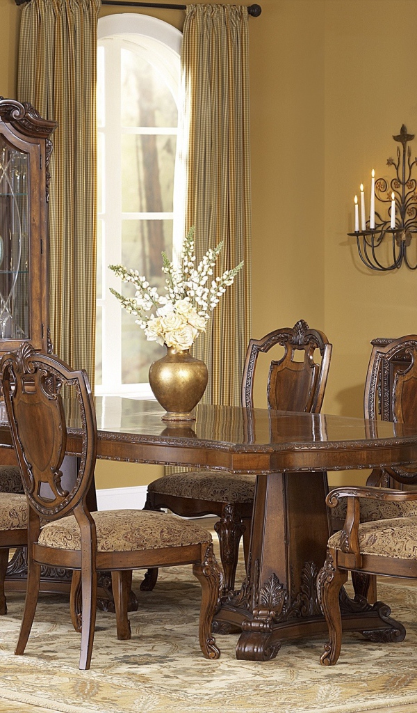 Традиционное оформление столовой