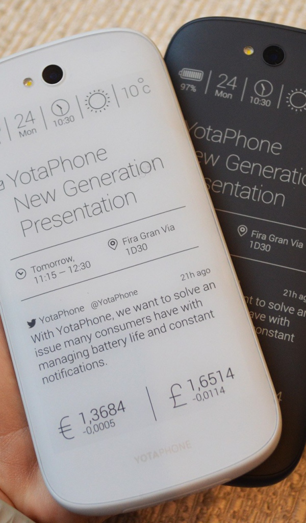 Два цветовых решения YotaPhone 2