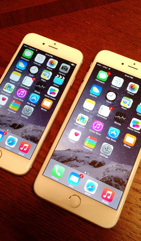 Две модели белого iPhone 6