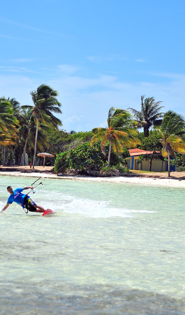 Катание на водных лыжах на курорте Кайо Гильермо, Куба