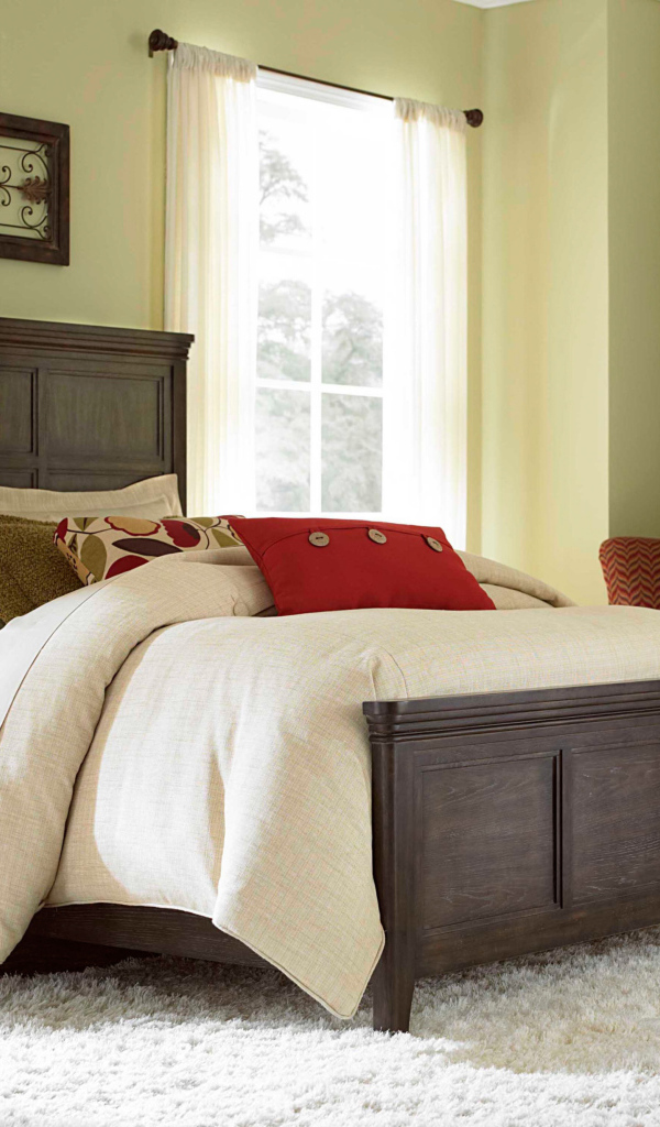 Белый ковер в спальне