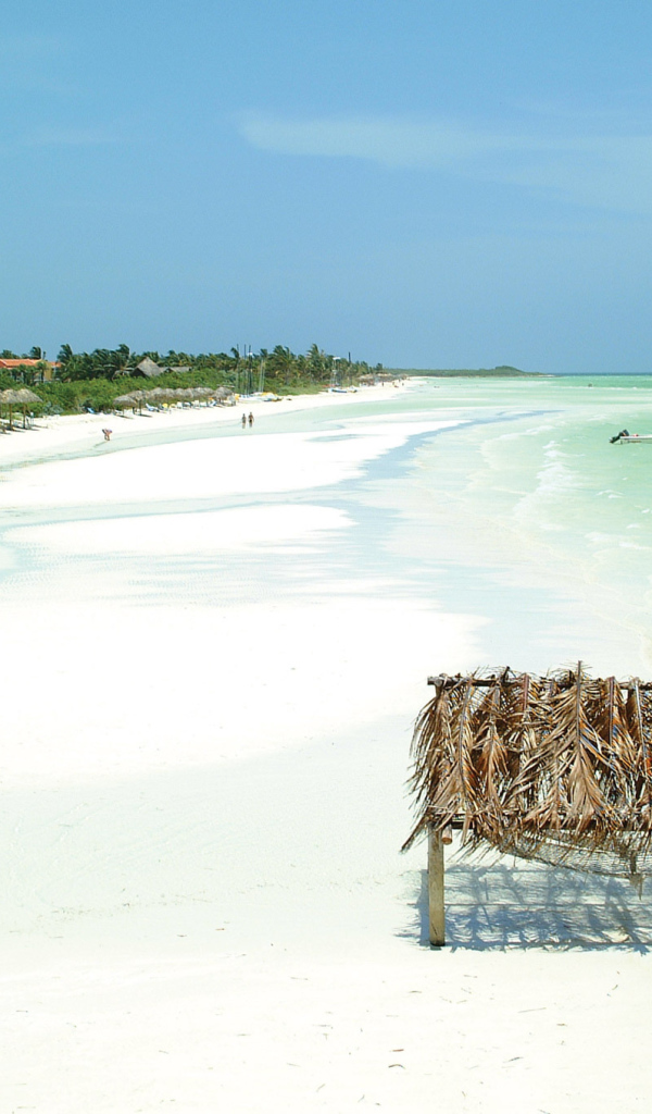 Белый песок на пляже на курорте Кайо Гильермо, Куба