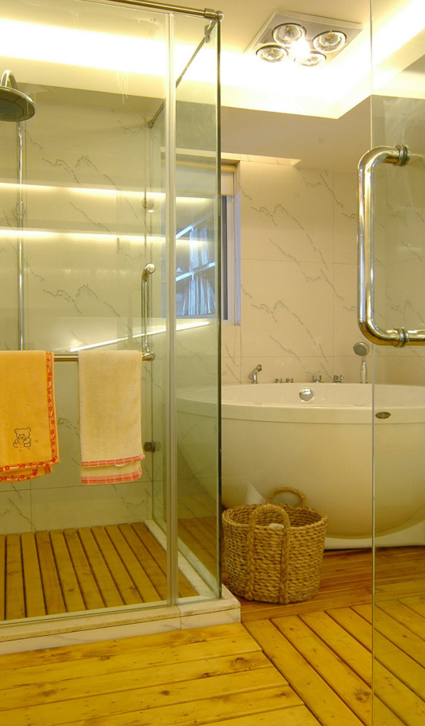 Деревянный пол в ванной