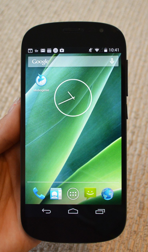 YotaPhone 2 с поиском от Гугл