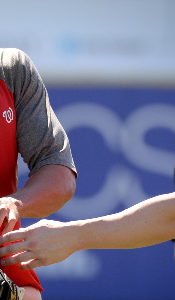 Юный поклонник бейсболиста Адама Ляруш