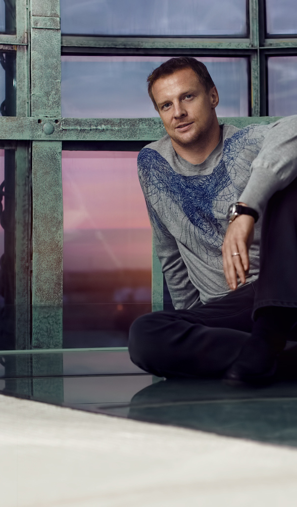 Вратарь Зенита Вячеслав Малафеев в домашней обстановке