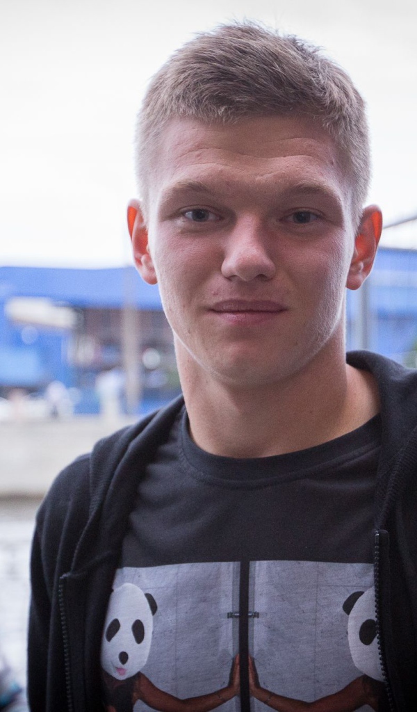 Полузащитник Зенита Олег Шатов