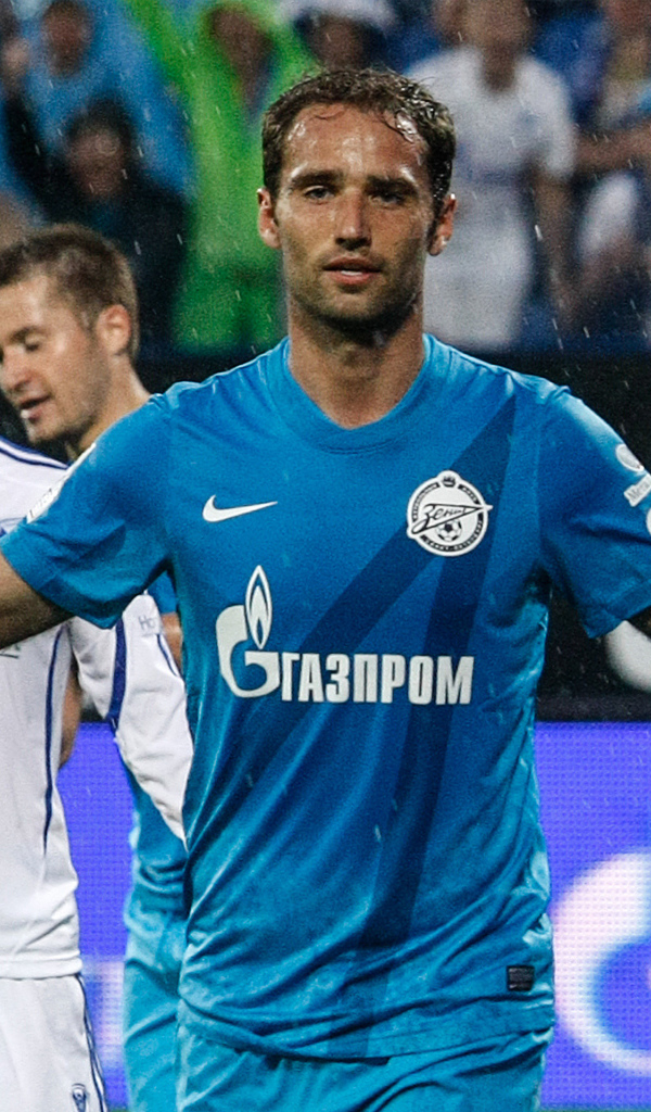 Роман Широков полузащитник Зенита на поле
