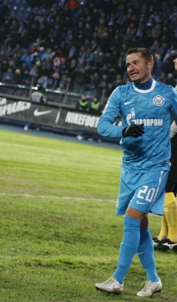 Zenit midfielder Victor Fayzulin at the gate