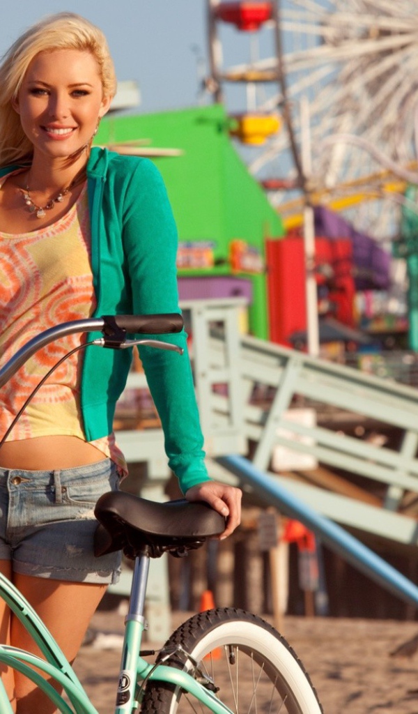 Девушка с велосипедом