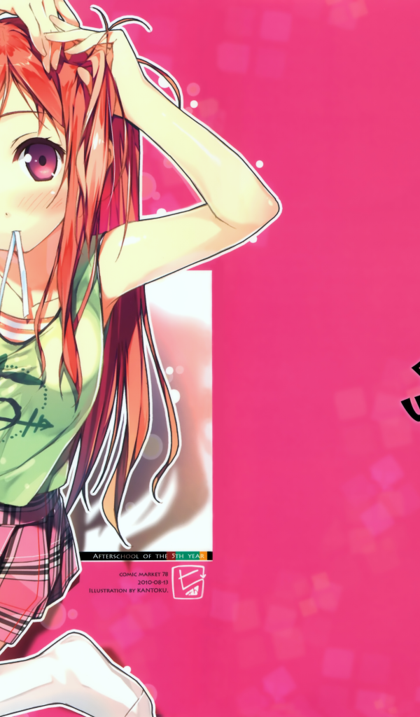 Девушка аниме в носках на розовом фоне