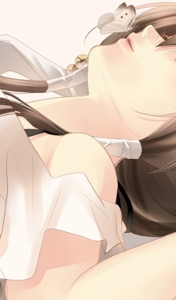 Бабочка на носу спящей девушки аниме