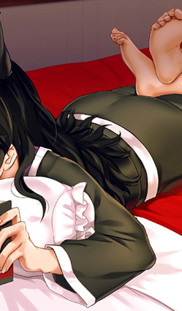 Девушка читает книгу в аниме RWBY