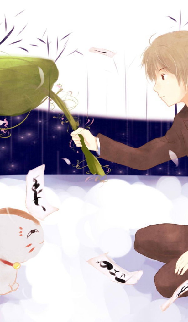 Парень играет с котом