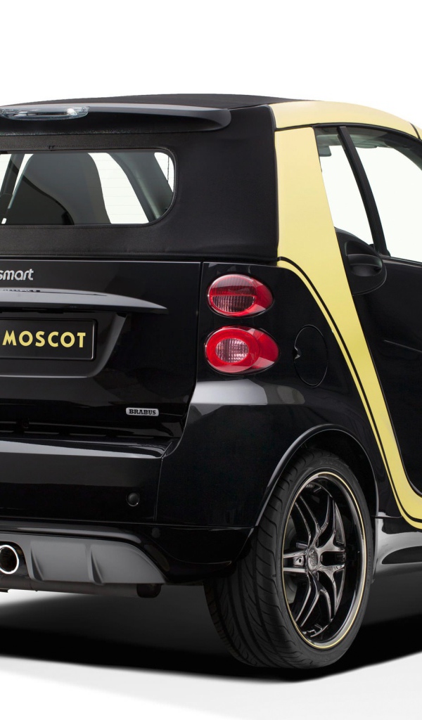 Небольшой автомобиль Smart ForTwo
