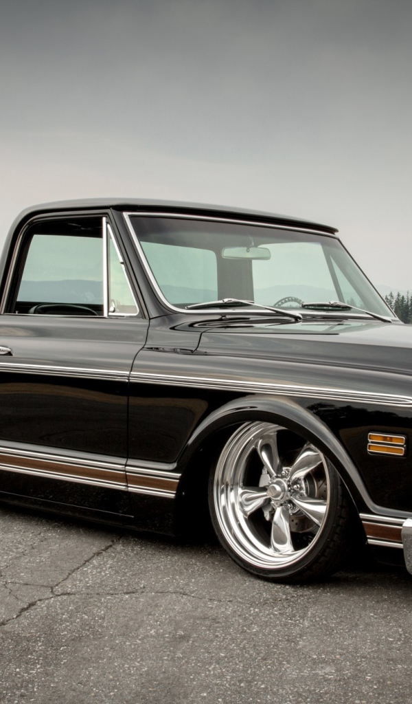 Черный пикап Шеви Роллет