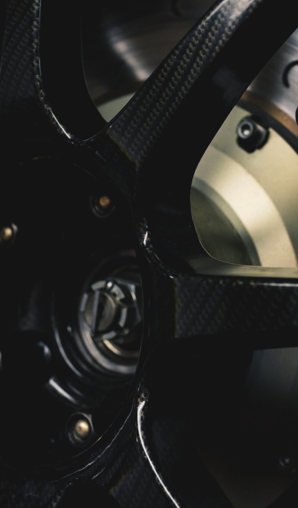 Черный автомобильный диск