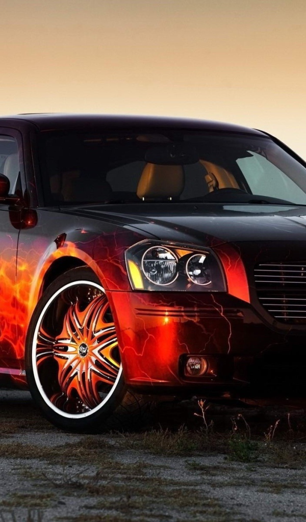Огненная аппликация на автомобиле