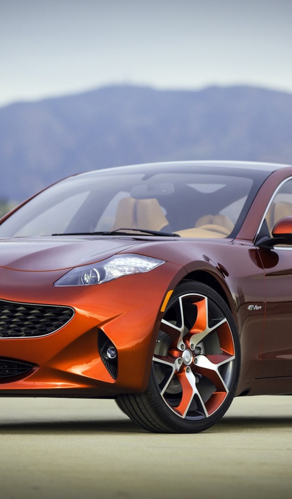 Автомобиль Fisker Karma цвета оранжевый металлик