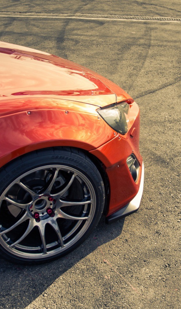 Перед красного авто Scion