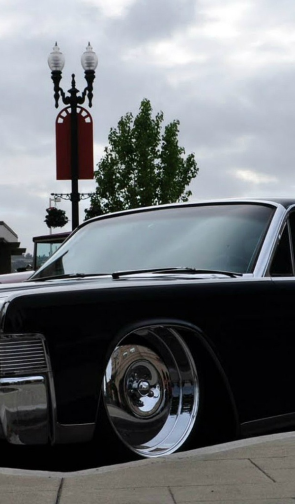 Роскошный черный Lincoln Continental